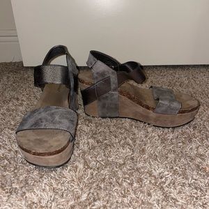 Pierre Dumas Wedges size 10